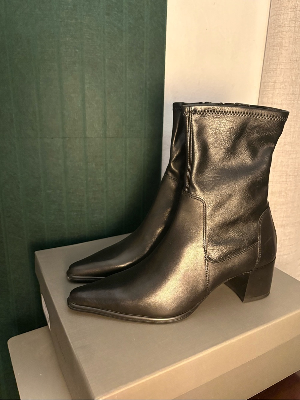 Vagabond Giselle Black Women's Pointed Toe Mid-Heel Ankle Boots
